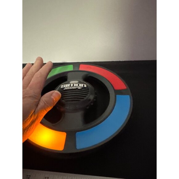 Simon Swipe Electronic Memory Game 2013 Hasbro Interactive Light-Up Toy TESTED - Picture 3 of 10